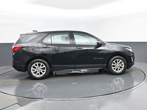 Used 2019 Chevrolet Equinox LS image 4