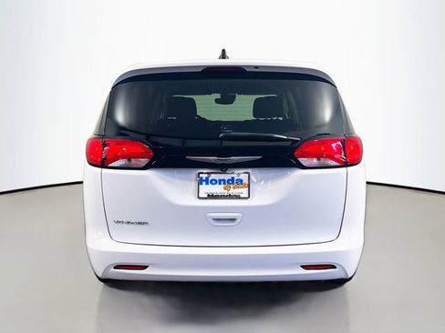 Used 2023 Chrysler Voyager LX FWD image 21