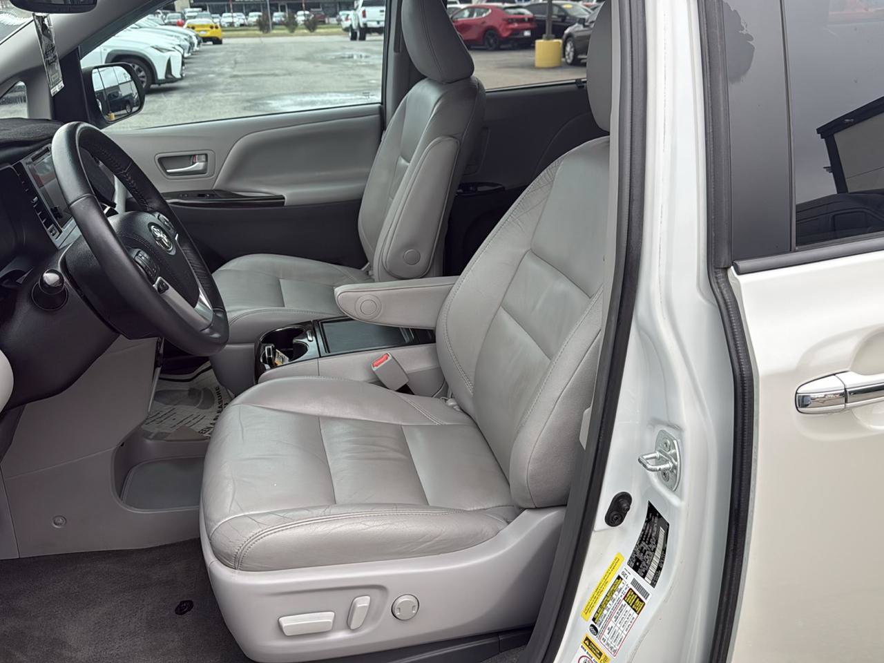 Used 2017 Toyota Sienna XLE w/ XLE Navigation Package FWD image 14