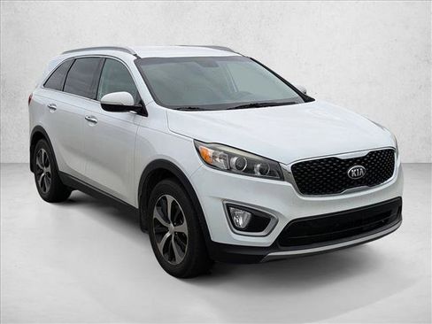 Used 2017 Kia Sorento EX w/ EX Premium Package image 3
