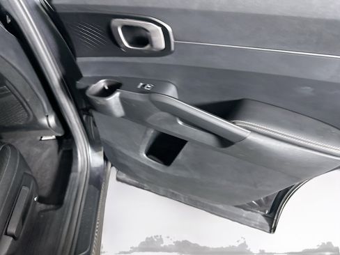 Used 2024 Kia Sorento S image 28