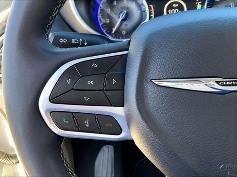 Certified 2024 Chrysler Pacifica Touring-L image 19