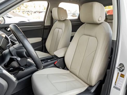 Used 2019 Audi Q3 2.0T Premium Plus AWD/4WD image 14