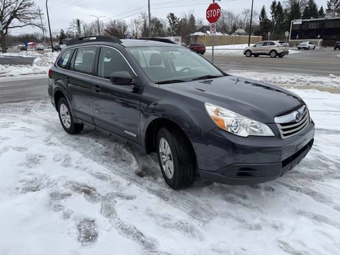 Used 2011 Subaru Outback 2.5i image 6