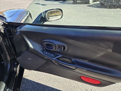 Used 2004 Chevrolet Corvette Convertible w/ Preferred Equipment Group image 24