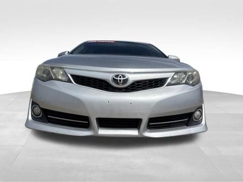 Used 2012 Toyota Camry SE FWD image 3