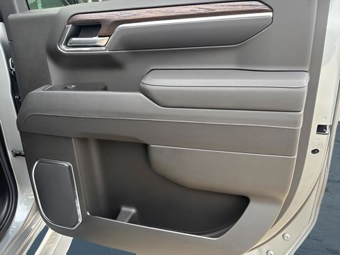 New 2026 GMC Sierra 1500 SLT image 8