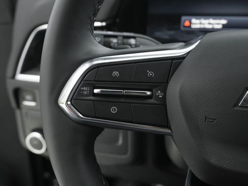 Used 2025 Chevrolet Suburban Premier image 19