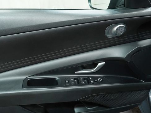 Used 2023 Hyundai Elantra SEL w/ Preferred Accessory Package FWD image 18