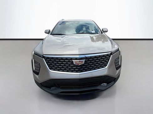 Used 2025 Cadillac XT4 Premium Luxury FWD image 2