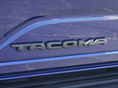Used 2024 Toyota Tacoma TRD Sport w/ TRD Sport Premium Package RWD image 18