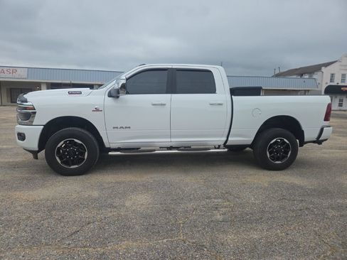 Used 2025 RAM 2500 Laramie AWD/4WD image 4