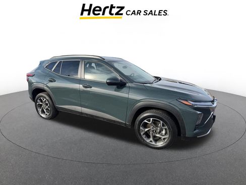 Used 2025 Chevrolet Trax LT image 1