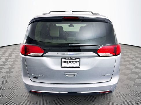 Used 2020 Chrysler Pacifica Limited FWD image 6
