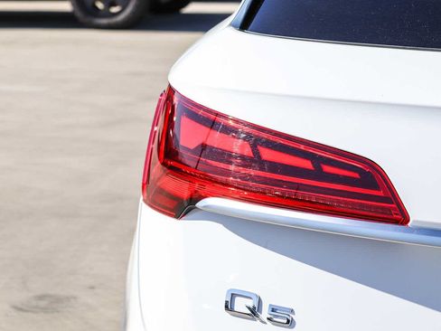 Used 2021 Audi Q5 2.0T Premium w/ Convenience Package AWD/4WD image 11