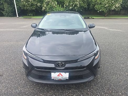 Used 2025 Toyota Corolla LE FWD image 2