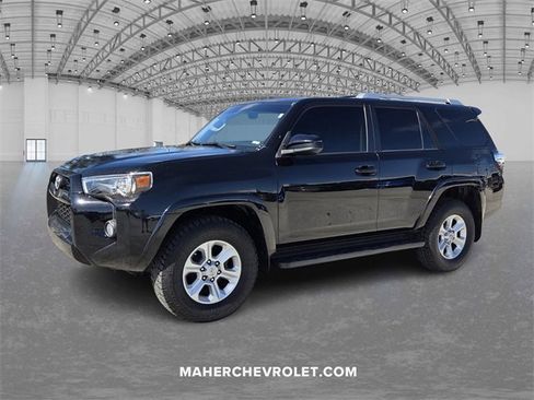 Used 2018 Toyota 4Runner SR5 image 3