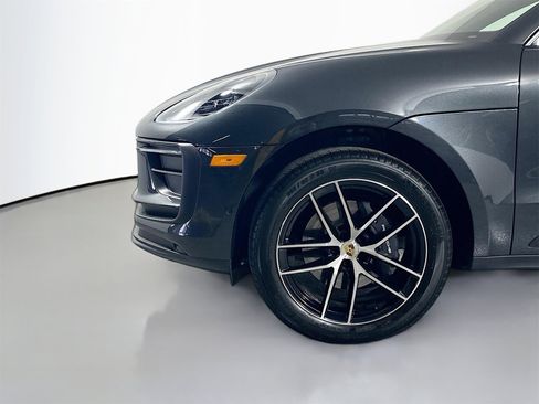 Certified 2025 Porsche Macan image 10