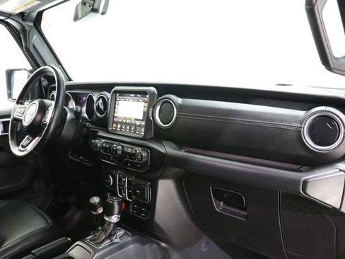 Used 2023 Jeep Wrangler Unlimited Sahara w/ Cold Weather Group AWD/4WD image 16