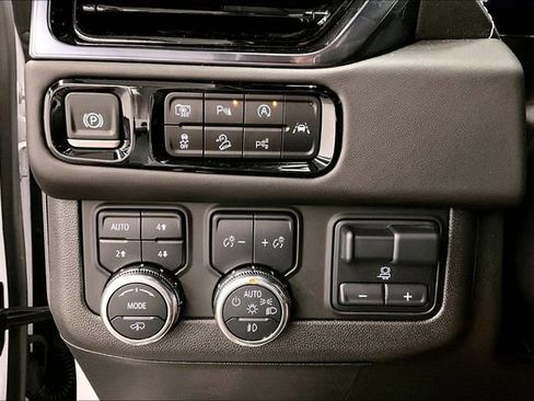Used 2025 GMC Yukon XL AT4 Ultimate w/ LPO, Floor Liner Package AWD/4WD image 39