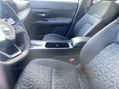 Used 2025 Nissan Kicks SV FWD image 9
