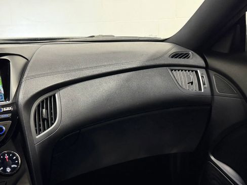 Used 2013 Hyundai Genesis 3.8 RWD image 18