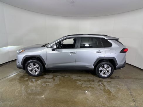 Used 2025 Toyota RAV4 XLE image 17