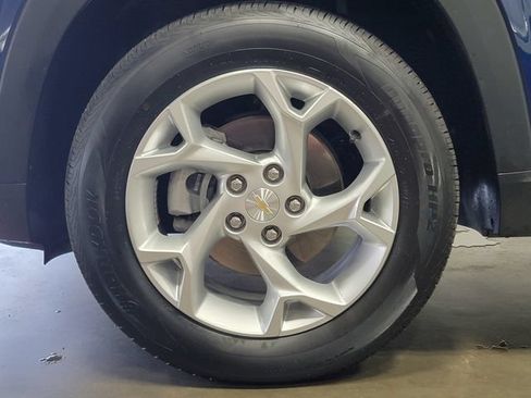 Used 2024 Chevrolet Trax LS w/ LS Convenience Package FWD image 9