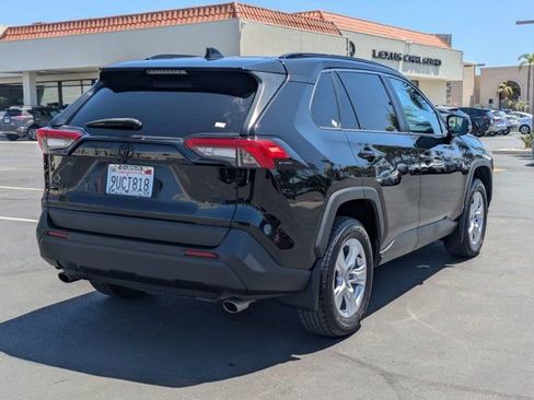 Used 2021 Toyota RAV4 XLE w/ Convenience Package FWD image 5