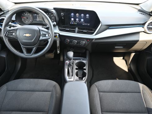 Used 2024 Chevrolet Trax LS w/ LS Convenience Package image 3