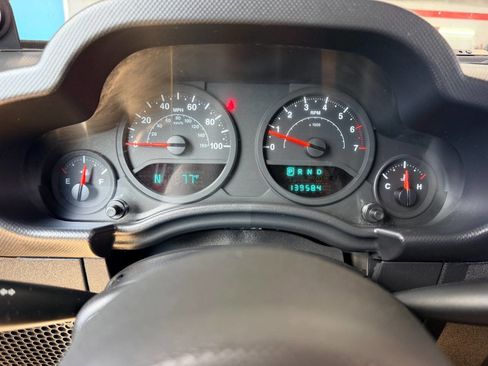 Used 2009 Jeep Wrangler Unlimited X AWD/4WD image 36