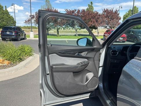 Used 2025 Chevrolet TrailBlazer LT AWD/4WD image 10