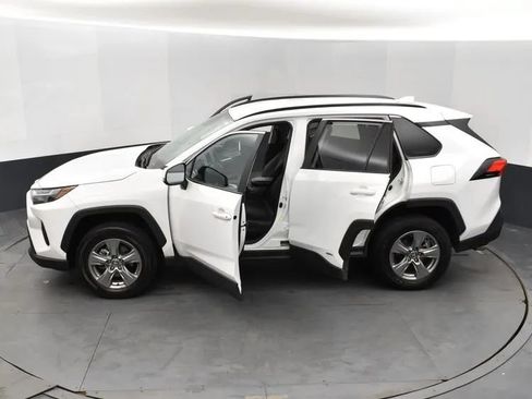 Used 2024 Toyota RAV4 XLE AWD/4WD image 7