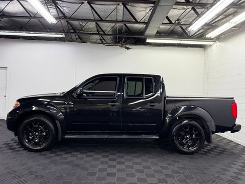 Used 2020 Nissan Frontier SV w/ Midnight Edition Floor Mats AWD/4WD image 3