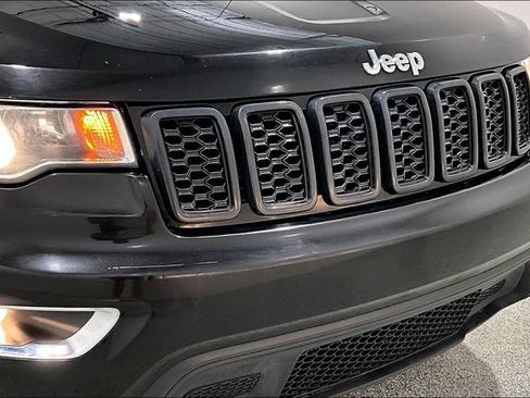 Used 2020 Jeep Grand Cherokee Laredo AWD/4WD image 41