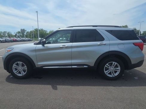 Certified 2023 Ford Explorer XLT w/ Equipment Group 202A AWD/4WD image 16