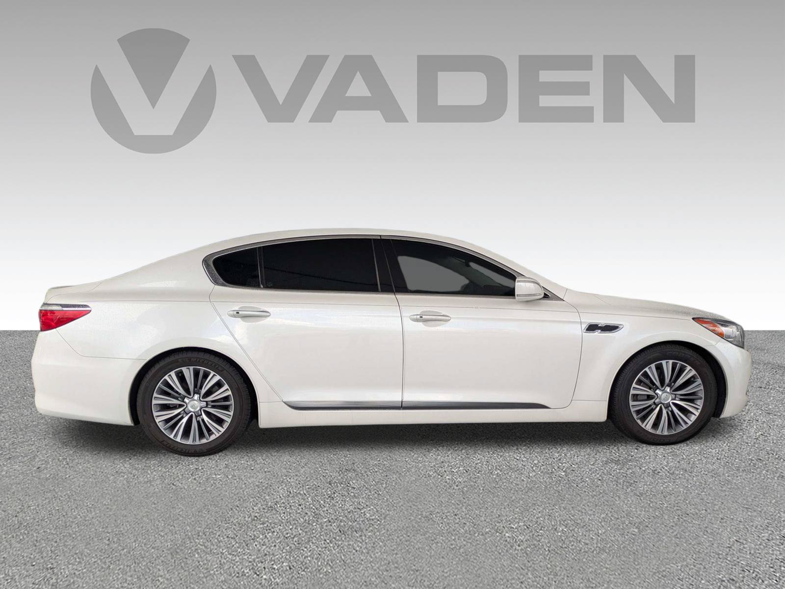 Used 2017 Kia K900 Premium RWD image 23