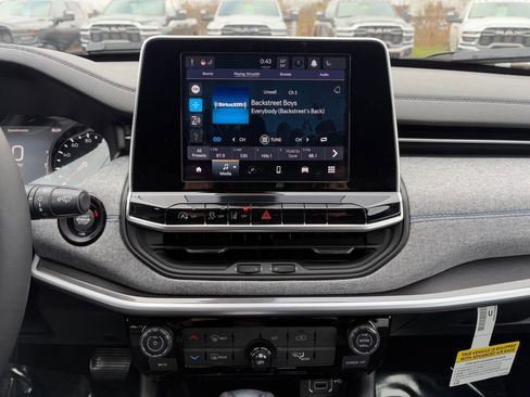 New 2026 Jeep Compass Latitude image 21