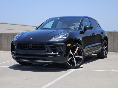 Certified 2023 Porsche Macan S AWD/4WD image 1