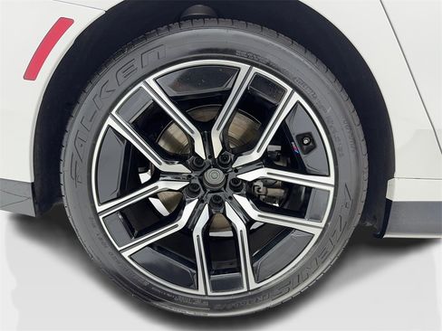 Used 2025 BMW 740i w/ Premium Package image 51