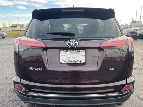 Used 2018 Toyota RAV4 LE image 6