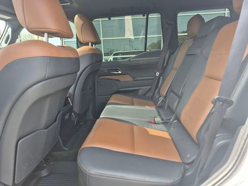 Used 2024 Lexus GX 550 w/ Accessory Package (Z1) image 15