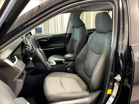Certified 2022 Toyota RAV4 XLE w/ Convenience Package AWD/4WD image 10