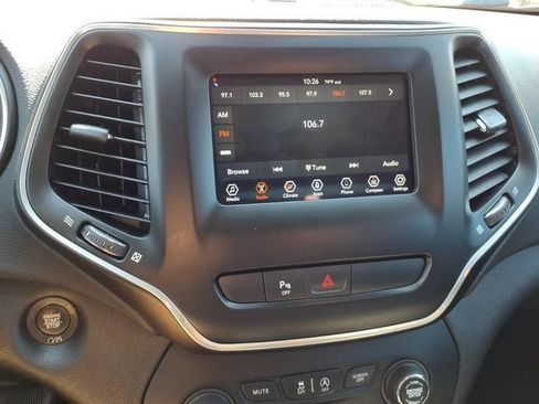 Used 2019 Jeep Cherokee Latitude Plus AWD/4WD image 11
