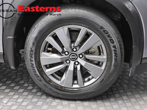 Used 2022 Nissan Pathfinder SV AWD/4WD image 28