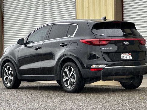 Used 2022 Kia Sportage LX image 4
