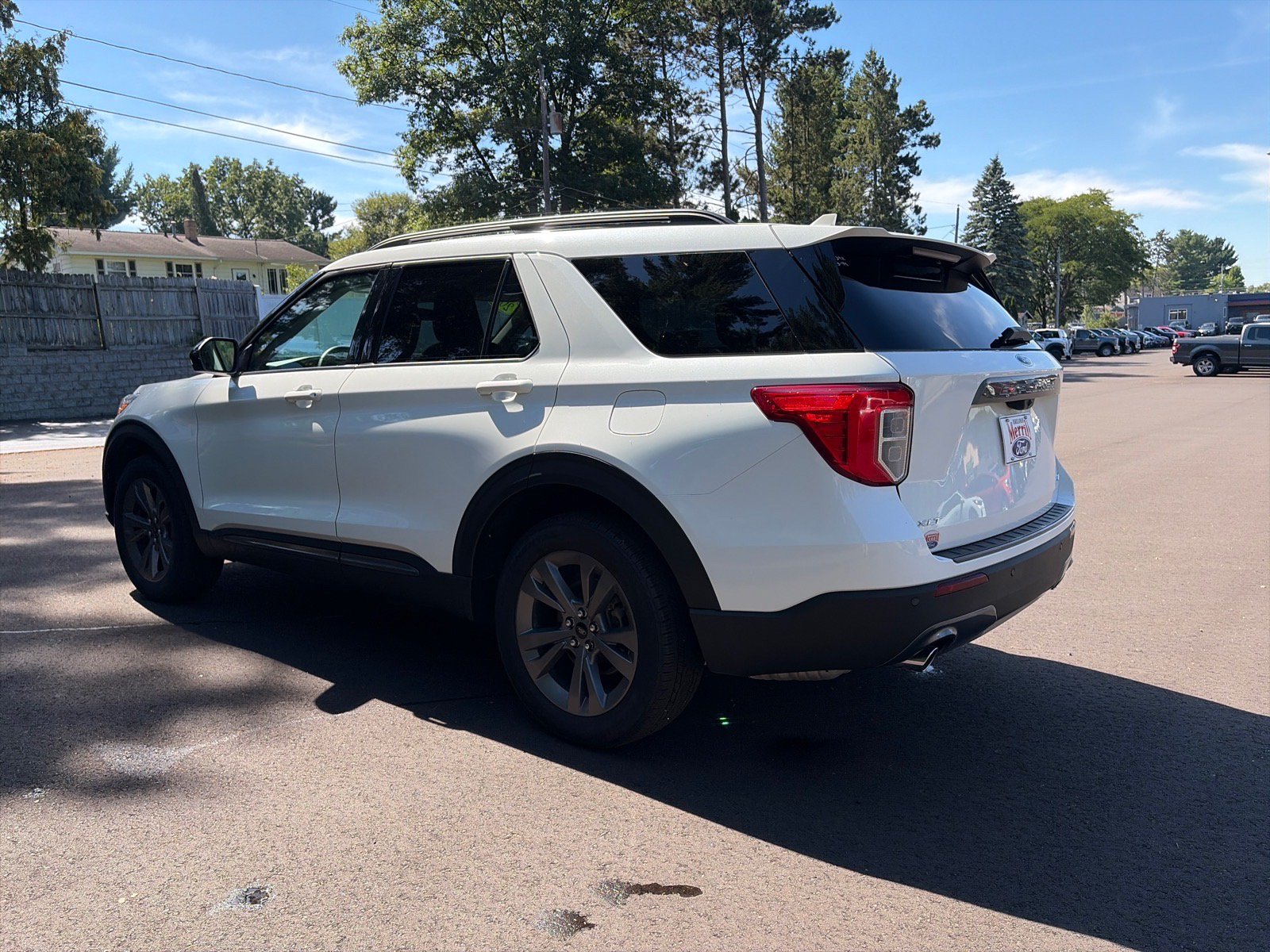 Used 2023 Ford Explorer XLT w/ Equipment Group 202A AWD/4WD image 4