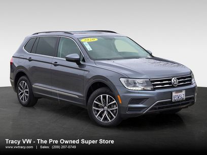 Used 2020 Volkswagen Tiguan SE w/ Panoramic Sunroof Package
