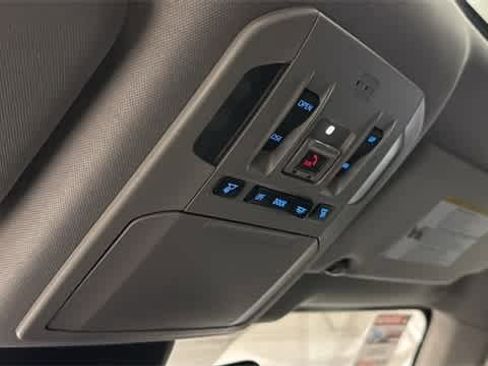 Used 2022 Toyota Highlander XLE image 23