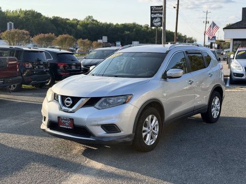 Used 2015 Nissan Rogue SV AWD/4WD image 2